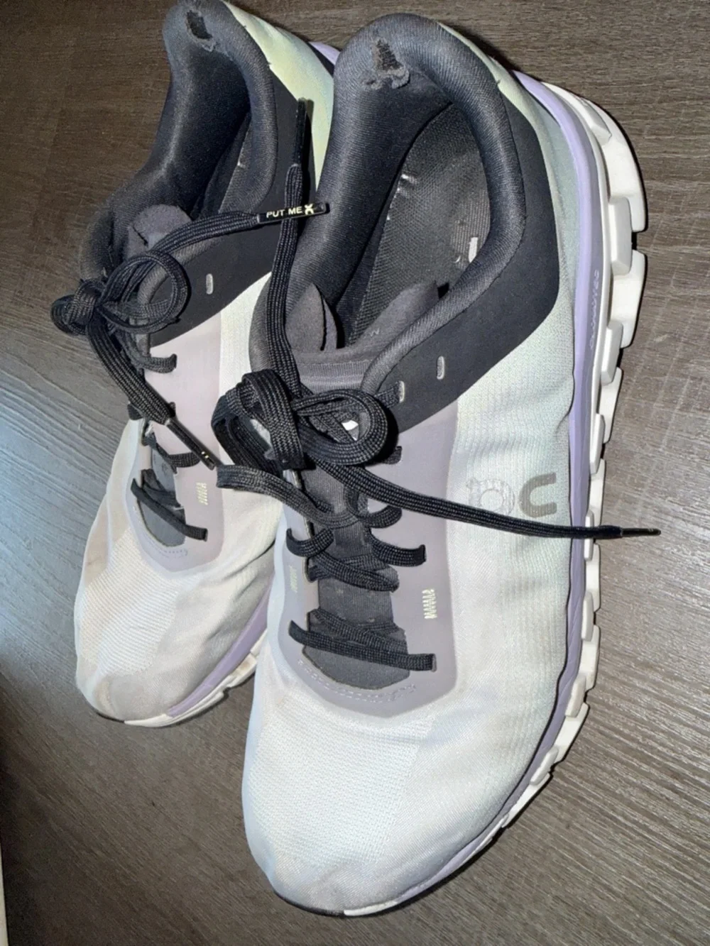 On Running Women's Sneakers in Light Gray with Lavender and Black Sz 9.5